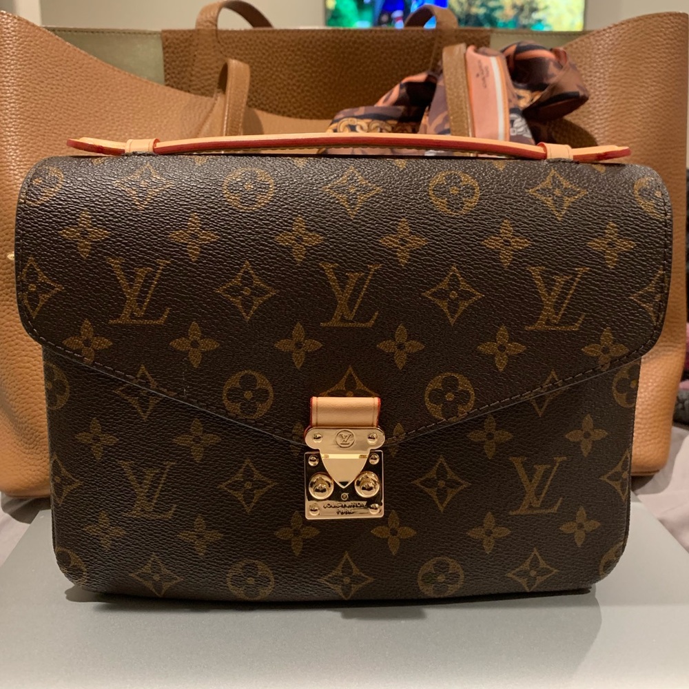RESERVED✨Pochette metis